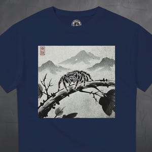 Hoppande spindel T-shirt - japansk bläckstil - gotisk natur T-shirt - läskig söt estetik - present till spindelälskare bild 6