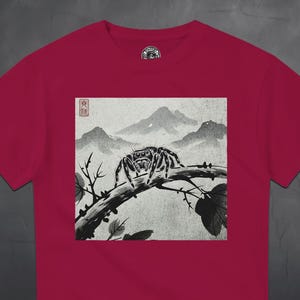Hoppande spindel T-shirt - japansk bläckstil - gotisk natur T-shirt - läskig söt estetik - present till spindelälskare bild 5