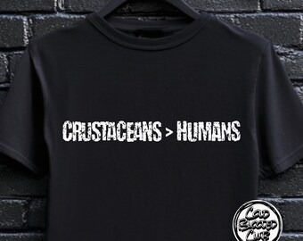Krebstiere Größer als Menschen T-Shirt | Lustiges Meeresbiologen-T-Shirt | Krabbe Liebhaber Geschenk