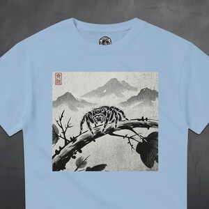 Hoppande spindel T-shirt - japansk bläckstil - gotisk natur T-shirt - läskig söt estetik - present till spindelälskare bild 8