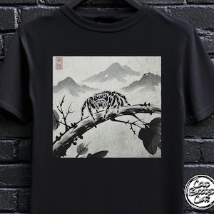 Hoppande spindel T-shirt - japansk bläckstil - gotisk natur T-shirt - läskig söt estetik - present till spindelälskare bild 1