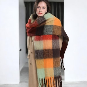 Women&#39;s Winter 2025 thick warm shawl, Pashmina style. Long fringed scarf, Soft and elegant for fall and winter.