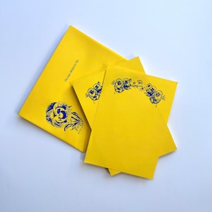 Lindo bloco de notas floral amarelo com 70 folhas para escrever cartas, cada uma com serigrafia, envelopes serigrafados e pintados à mão. FRETE GRÁTIS NOS EUA.