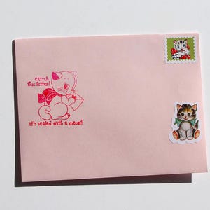 Entzückende Kitty Katze Stempel mit Schleife & Umschlag. Perfekt für Brieffreundschaften, Journaling, Bujo Scrapbooking und Geschenkverpackungen