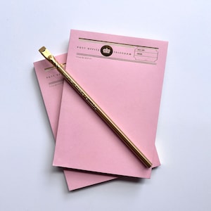 Bloc de notas rosa con motivo de telegrama bordes dorados 70 hojas cada una con lámina dorada ENVÍO GRATIS EN EE. UU. perfecto para amigos por correspondencia, correo postal, escritura de cartas