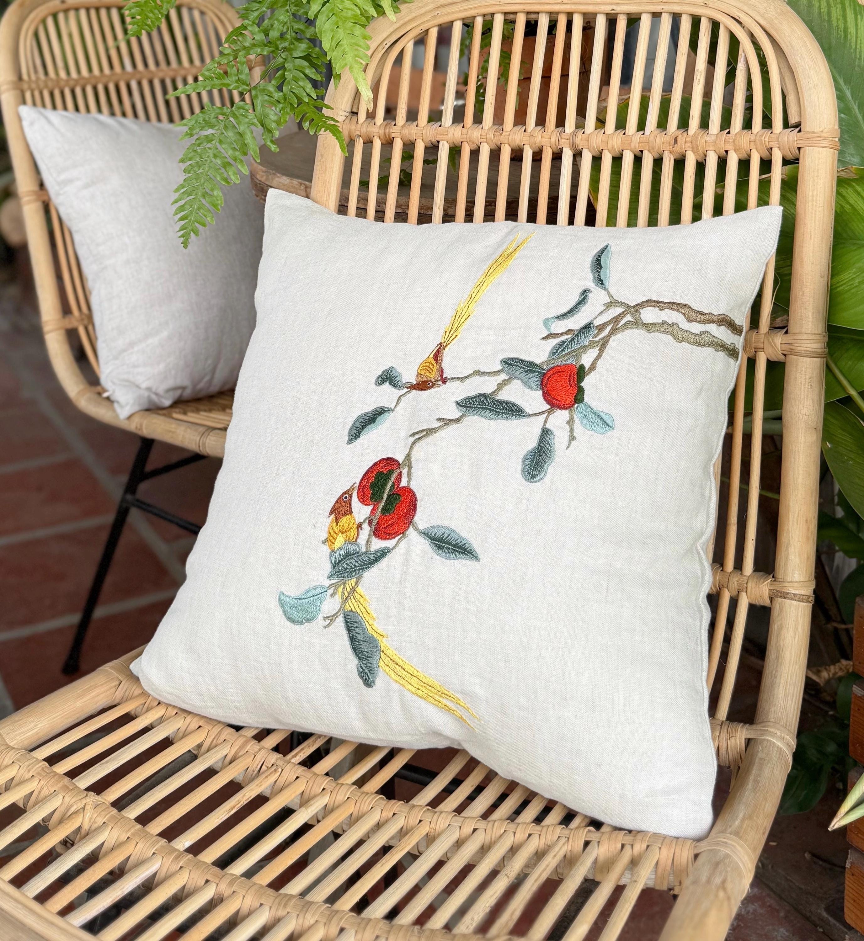 手刺繍リネンクッションカバー：植物、鳥、花のデザイン - Etsy 日本