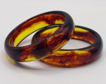 Bracelet jonc végétalien en résine écaille de tortue : Bracelet manchette géométrique fin