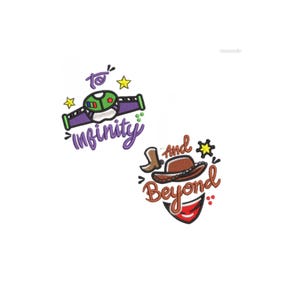 Puede incluir: Dos parches bordados sobre un fondo blanco. Un parche presenta un diseño de guardabosques espacial morado y verde con las palabras "to infinity". El otro parche tiene un sombrero de vaquero y una bota con las palabras "and beyond".