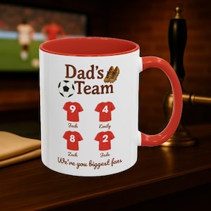 Personalisierte Tasse für ihn - Dads Football Team Tasse - Geburtstagsgeschenk für Papa, Geschenk für Opa - Custom Kits, Namen, Nachricht - Besonderer Tag