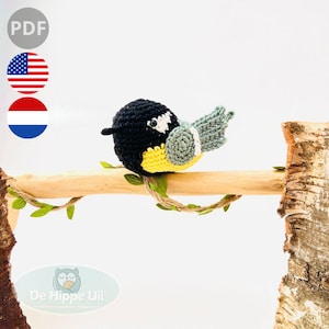 Op de afbeelding: Een set van drie keramische nestkommen in blauwe, groene en witte tinten. De kommen hebben een gespikkelde glazuur en een eenvoudig, modern ontwerp. De grootste kom heeft een diameter van ongeveer 15 cm.