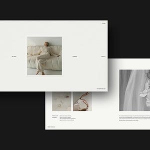 K&ouml;nnte beinhalten: Minimalistisches Website-Design mit einer Frau in einem cremefarbenen Kleid auf einem cremefarbenen Sofa. Das Layout enth&auml;lt Text und zus&auml;tzliche Bilder, alles in einer neutralen Farbpalette, vor einem schwarzen Hintergrund.