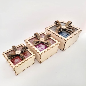 Boite à bijoux, boite cadeau en bois à offrir, avec gravure personnalisable. Boite découpée au laser.