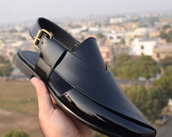 Peshawari Chappal de charol negro hecho a mano: sandalias auténticas para hombre