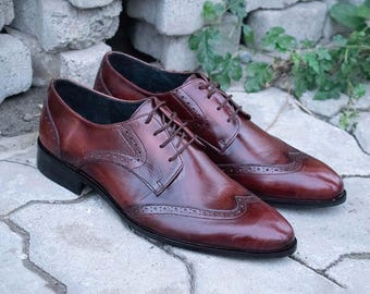 Chaussures richelieu sur mesure pour hommes bordeaux à bout ailé : chaussures de ville richelieu pour tenues de soirée et d'affaires