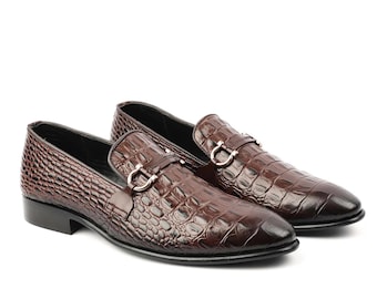 Handgemaakte bruine leren loafers met alligator-reliëf: tweekleurig