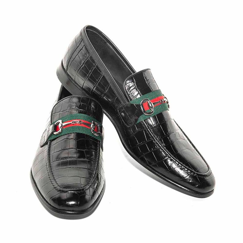 Luxury men’s shoes with signature green-red strap