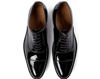 Zapatos Oxford con puntera de charol negro hechos a mano: zapatos de vestir para hombre