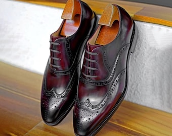 Richelieus en cuir bordeaux faits main en cuir bordeaux : chaussures de ville richelieu pour hommes