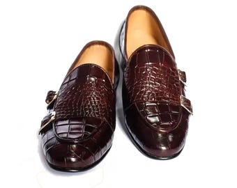 Mocassini Double Monk in pelle stampata coccodrillo bordeaux fatti a mano