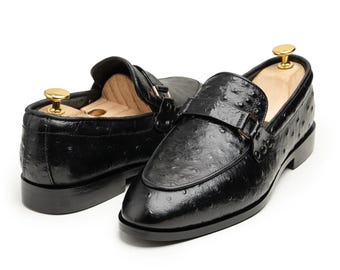 Mocassini in pelle di struzzo nera fatti a mano: scarpe slip-on da uomo