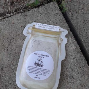 BLACK CHANTERELLE SALT 80 g / 2.8 oz - Craterellus cornucopioides grown wild in clean Finnish forests - Dark aroma – Natural mushroom salt-