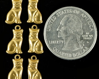Breloques miniatures chat assis en laiton brut - Lot de six Trois ensembles de deux face à face * B-C121