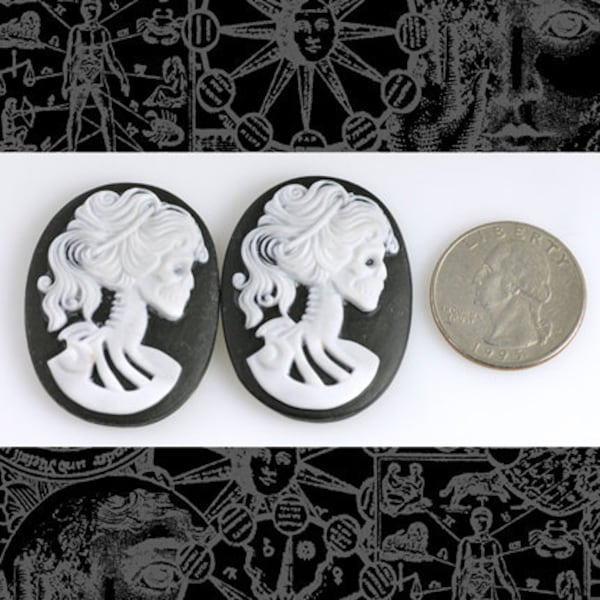 Dos camafeos de resina Lolita con perfil de esqueleto en blanco y negro de 30 x 40 mm * CAM2