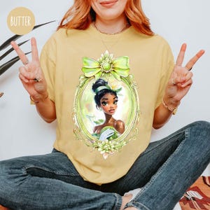 Disney Tiana Prinzessin Spiegel Coquette Bow Shirt, Die Prinzessin und das Frosch T-Shirt, Geburtstagsgeschenk, Disneyland Familienurlaub Reise Shirt,