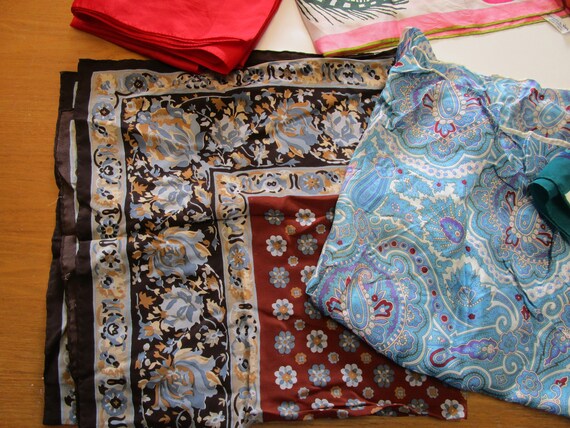 Lot of 8 Small Square Printed Scarves, silk and p… - image 8