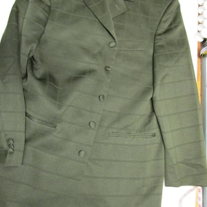 Vintage Men&#39;s 2 Piece Olive Green suit, Size 40R, Pacelli Brand, Made in China