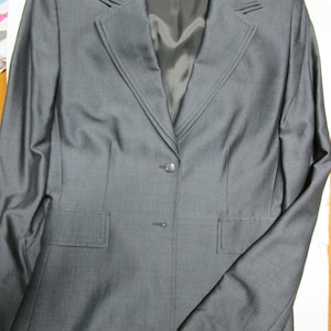 Woman&#39;s Tahari Gray Double Lapel Jacket, Size 6