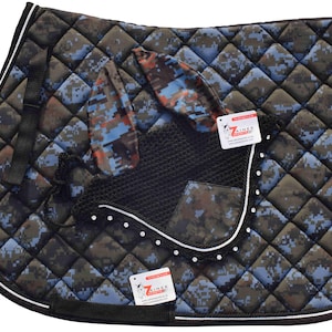 Camo Royal Saddle Pad Set + Matching Ear Bonnet – Horse Riding Gear – Western or English Show Barn Dressage, Hunter Zainee Sports