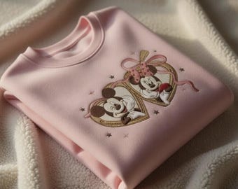 Sudadera bordada de Mickey y Minnie, Día de San Valentín, cuello redondo con medallón de corazón de ratón