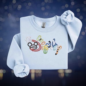 Von Disney Charakteren inspiriertes besticktes Sweatshirt oder T-Shirt, klassisches Disney Rundhalsausschnitt, handgemachtes magisches Outfit, individuelles Geschenk für Fans