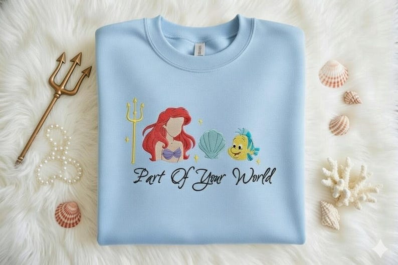 Sudadera bordada de la princesa Ariel, camiseta "Parte de tu mundo", cuello redondo de sirena Disney, regalo de princesa del océano, ajuste perfecto para viajes a Disney imagen 2