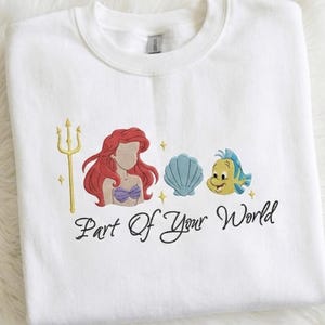 Sudadera bordada de la princesa Ariel, camiseta "Parte de tu mundo", cuello redondo de sirena Disney, regalo de princesa del océano, ajuste perfecto para viajes a Disney imagen 3
