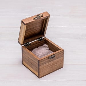 Personalized Wooden Watch Box, Engraved Gift Box for 1 Watch with Pillow, Groomsmen Gift,Handmade Walnut Case,Custom Watch Holder,Luxury Box