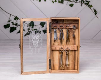 Llavero de pared de madera con puerta de cristal, organizador de llaves personalizado, caja de llaves de nogal grabada, regalo rústico para la entrada, regalo para un nuevo hogar