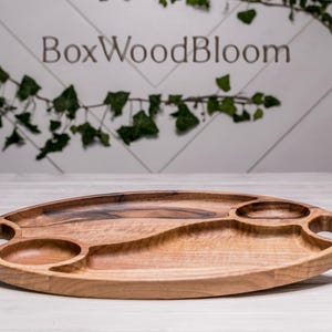 Walnuss-Snacktablett, Servierplatte aus Holz, personalisiertes Charcuterie-Brett, handgefertigtes Küchengeschenk, umweltfreundliches Geschirr, handgefertigtes Küchendekor
