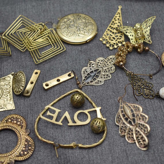 24 Assorted Antique Gold Charms - 23-33-20A