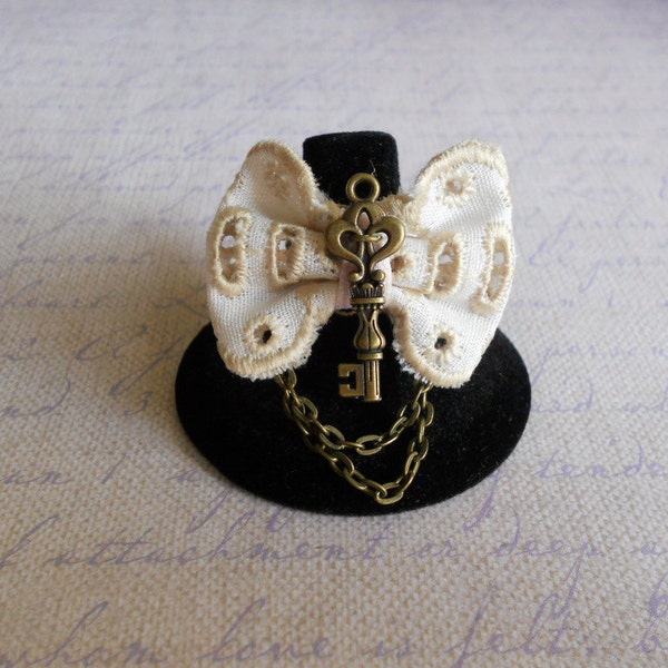 key bow ring Vintage, Steampunk and Dolly kei inspired