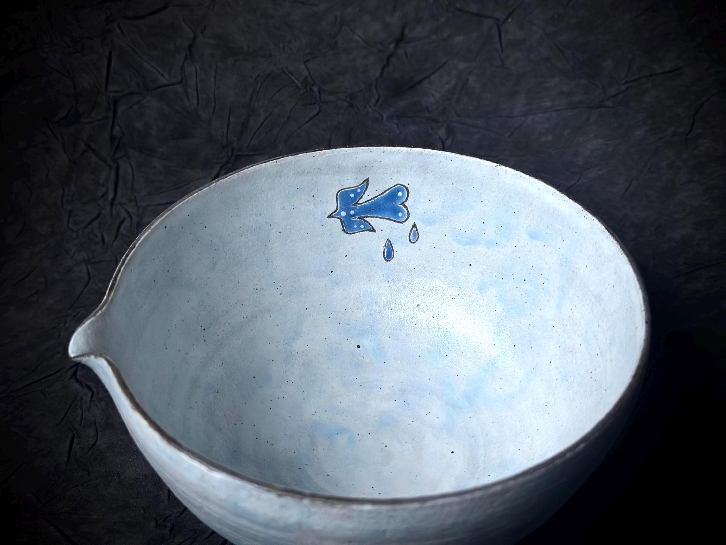 手描きの青いディテールが施された、かすんだ白い抹茶碗 - Etsy 日本