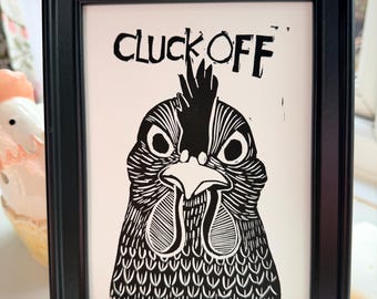Grabado en linóleo hecho a mano de 5 x 7 pulgadas con la frase "Cluck off" (tinta negra).