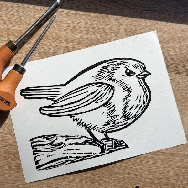 Stampa su linoleum realizzata a mano, 5 x 7 pollici, raffigurante un pettirosso arrabbiato.