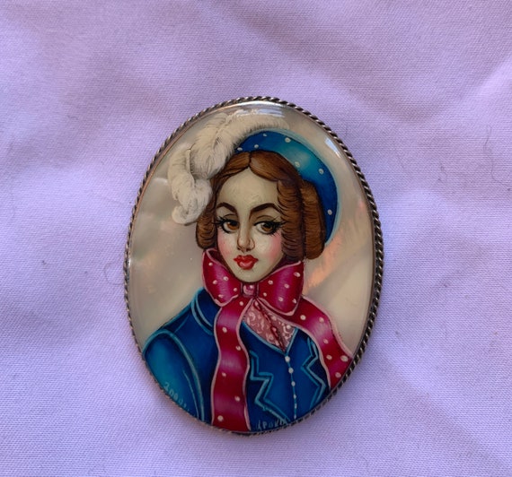 Vintage Mother of Pearl with Hand Painted Victori… - image 1