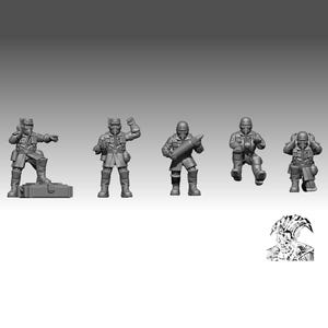Puede incluir: Una colección de cinco figuras en miniatura grises de soldados con uniformes militares. Las figuras están en varias poses de acción, incluyendo una que sostiene un dispositivo de comunicación, otra que levanta el puño y otra que lleva un gran proyectil. Las figuras son probablemente de plástico.