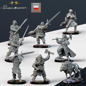 以下が含まれることがあります： ファンタジーの戦士とオオカミを描いた、灰色のミニチュアフィギュアのコレクション。フィギュアは剣、斧、その他の武器を持っています。「Made in Poland」と「Enjoyed Worldwide」の文字が見えます。