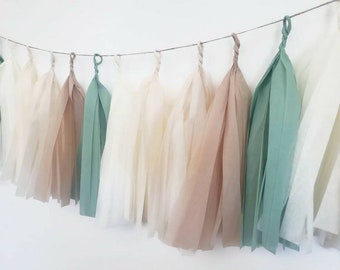 Girlanda z frędzli z papieru chusteczkowego, girlanda z frędzli, girlanda z frędzli boho, girlanda z frędzli w kolorze nude, wieczór panieński, baby shower, dekoracje boho, wieczór kawalerski