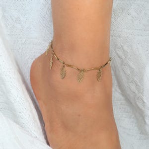 Gold Leaf Anklet, Dainty Leaf Charm Anklet, 18K Gold Plated Stainless Steel Anklet, Minimalist Adjustable Ankle Bracelet, Nature Jewelry