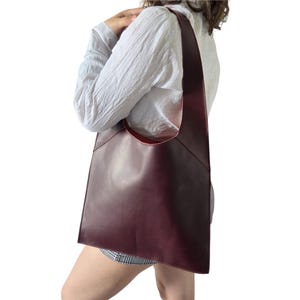 Damen-Umhängetasche aus echtem italienischem Leder – Elegante Shopper-Hobo-Tragetasche mit abnehmbarer Clutch und Magnetverschluss – Burgunderrot